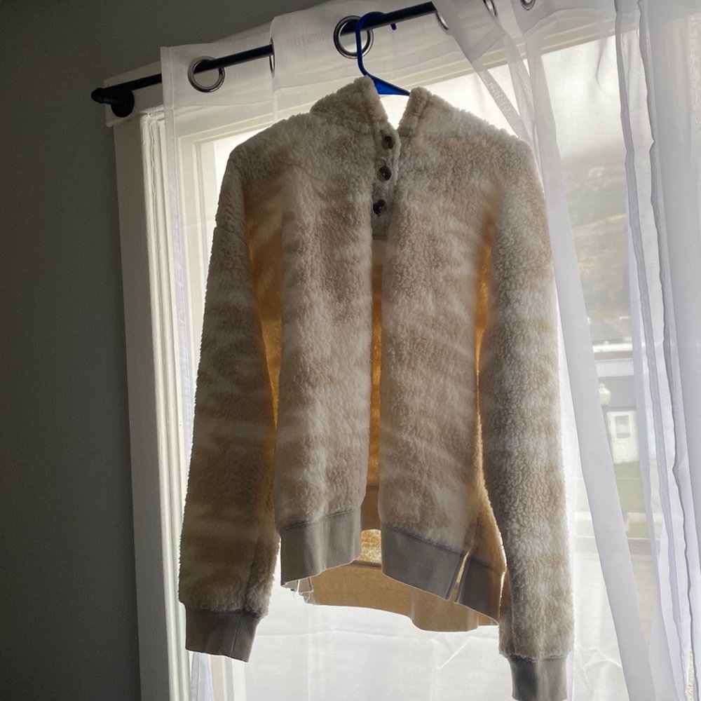 Super soft oversized hooded sweater!!